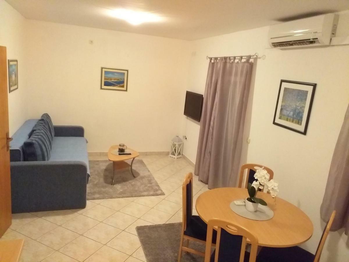 Apartments Vila Ana Vir Exterior photo