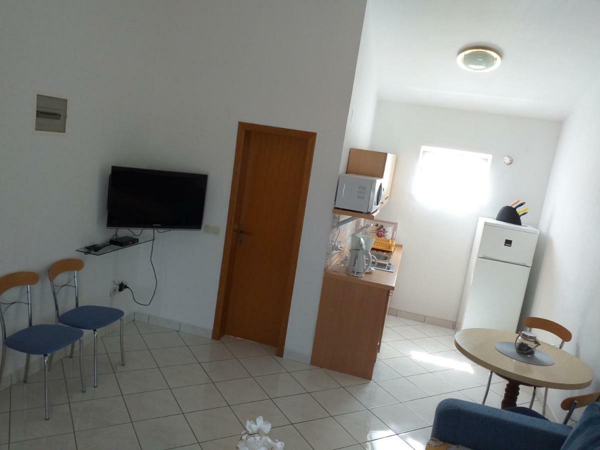 Apartments Vila Ana Vir Exterior photo
