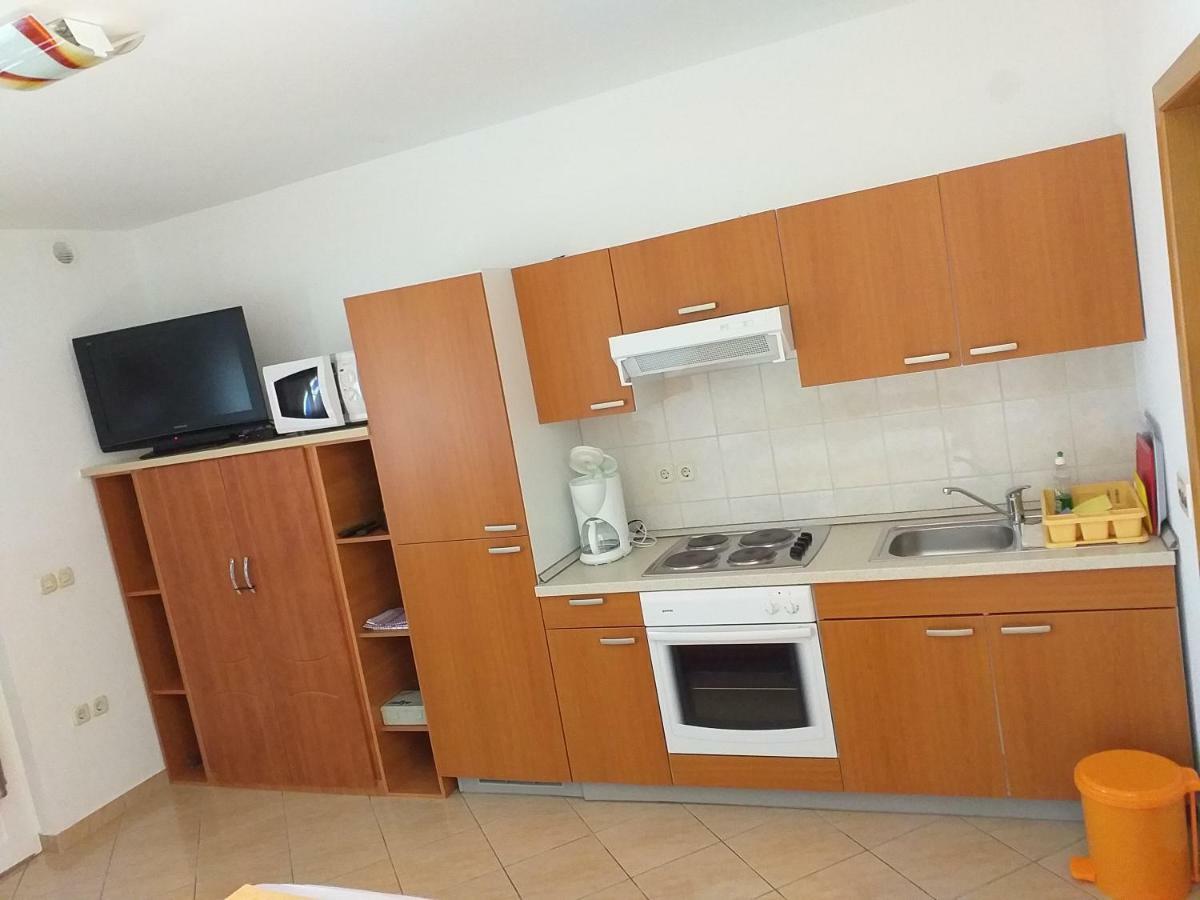 Apartments Vila Ana Vir Exterior photo
