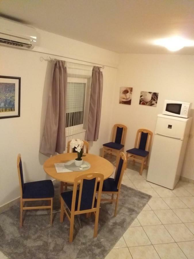 Apartments Vila Ana Vir Exterior photo