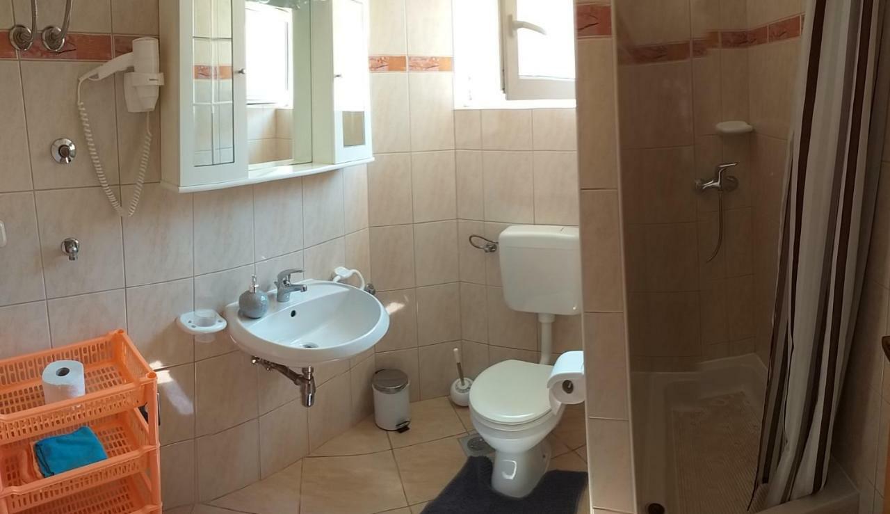 Apartments Vila Ana Vir Exterior photo